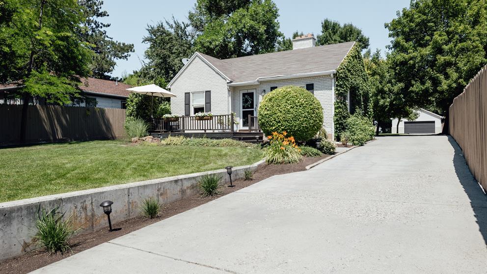 Holladay Blvd Picture Perfect